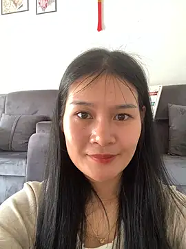 Snapshot of Zeni_fer chatting on January 24, 2025, 4:37 am Zeni fer online show from January 24, 2025, 4:37 am