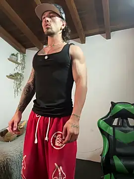 Snapshot of Valentino_Xander chatting on February 5, 2026, 4:30 am Valentino Xander online show from February 5, 2026, 4:30 am