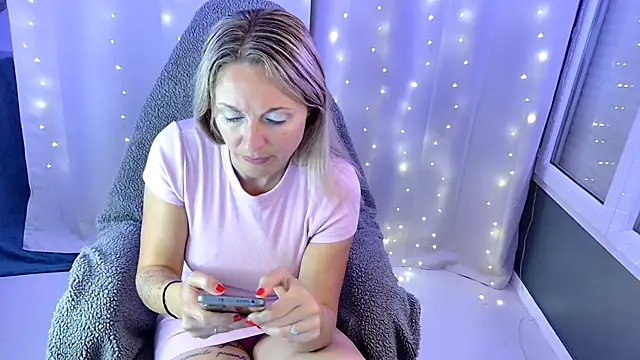 Snapshot of cassiehotsexy chatting on September 19, 2025, 7:45 am cassiehotsexy online show from September 19, 2025, 7:45 am