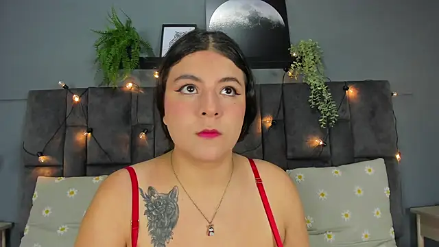 Snapshot of EngelStone chatting on December 2, 2025, 7:37 pm EngelStone online show from December 2, 2025, 7:37 pm