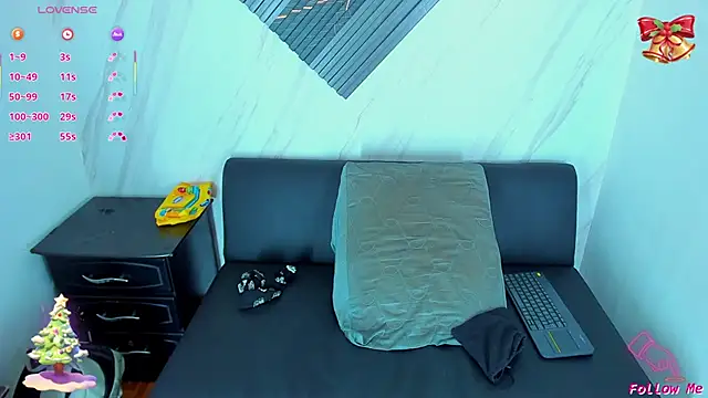 Piggy Eddy online show from December 15, 2025, 4:51 am