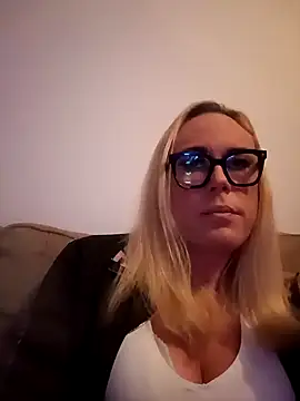 Connie Pepper online show from March 10, 2025, 2:06 am