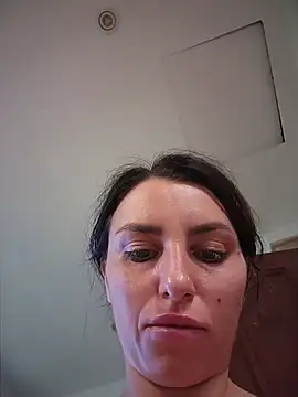 Snapshot of Izabella_Bella chatting on July 10, 2026, 3:06 am Izabella Bella online show from July 10, 2026, 3:06 am