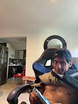 Snapshot of latino1986 chatting on March 3, 2025, 2:28 pm latino1986 online show from March 3, 2025, 2:28 pm