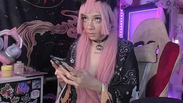 Snapshot of Alicedangerrr chatting on May 2, 2026, 1:33 am Alicedangerrr online show from May 2, 2026, 1:33 am