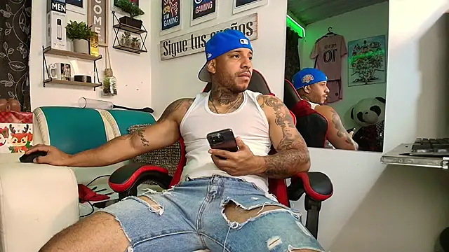 Leenar Key online show from December 1, 2025, 1:01 pm