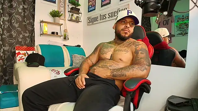 Leenar Key online show from November 14, 2025, 1:09 am