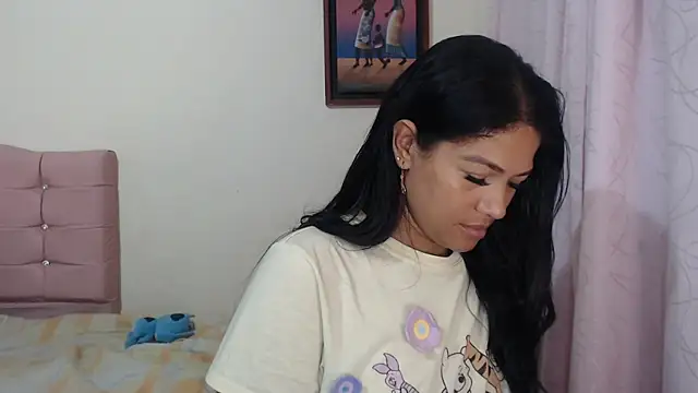 makennaa  online show from April 15, 2026, 10:43 am