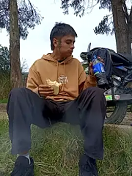 Cuervo maniaco online show from December 20, 2025, 4:21 pm