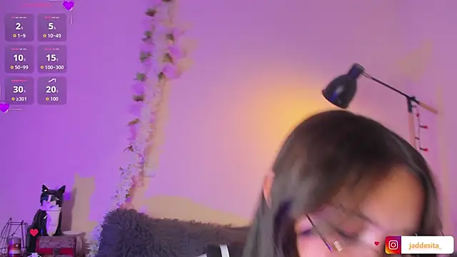 suzumi   online show from May 14, 2026, 5:15 am
