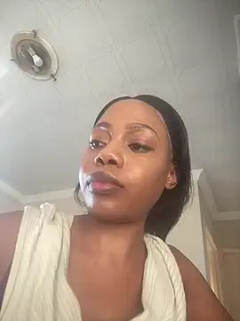 NAUGHTYSHALOTXX online show from July 16, 2026, 2:58 pm
