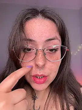 Snapshot of Mizztikaa chatting on July 4, 2026, 3:38 pm Mizztikaa online show from July 4, 2026, 3:38 pm