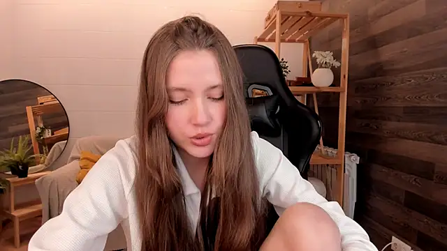 MaryannSoftt online show from October 9, 2025, 3:34 pm