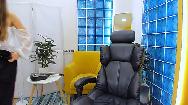 MaryannSoftt online show from January 31, 2025, 4:38 pm