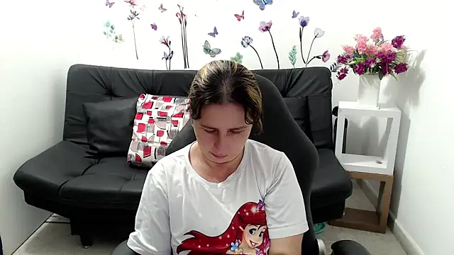 Snapshot of victoria_jones chatting on May 9, 2026, 12:19 pm victoria jones online show from May 9, 2026, 12:19 pm