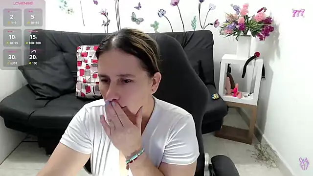 Snapshot of victoria_jones chatting on May 2, 2026, 1:38 pm victoria jones online show from May 2, 2026, 1:38 pm