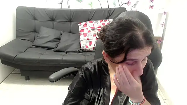 Snapshot of victoria_jones chatting on June 3, 2026, 2:33 pm victoria jones online show from June 3, 2026, 2:33 pm