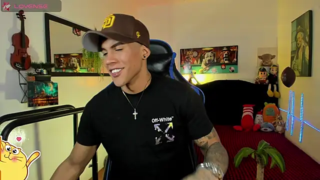 Damian latinxxx online show from April 15, 2026, 4:11 pm