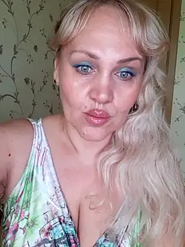 Snapshot of IsabellaBoni chatting on June 16, 2026, 6:35 am IsabellaBoni online show from June 16, 2026, 6:35 am