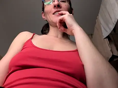 Milky hairy mommy online show from November 29, 2025, 9:37 pm