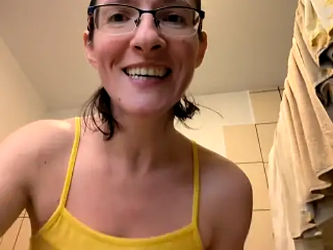 Milky hairy mommy online show from November 27, 2025, 9:48 pm