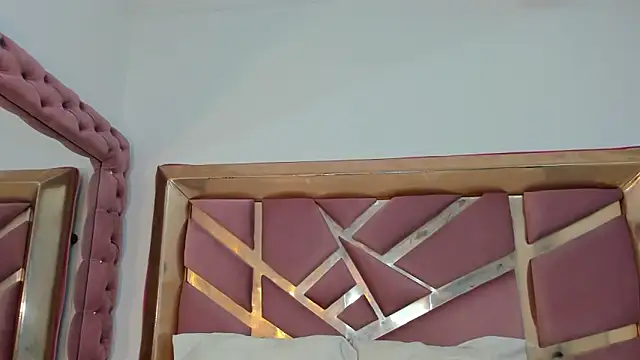 Britanymooree online show from April 23, 2026, 7:37 pm