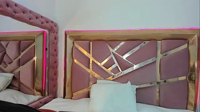 Britanymooree online show from April 28, 2026, 7:51 pm