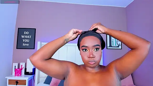 Britanymooree online show from September 15, 2025, 7:36 pm