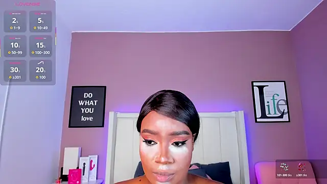 Britanymooree online show from November 8, 2025, 8:23 pm