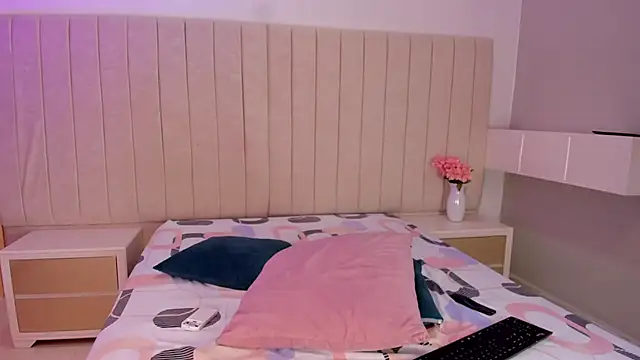 Littleolivia  online show from March 13, 2026, 1:49 pm