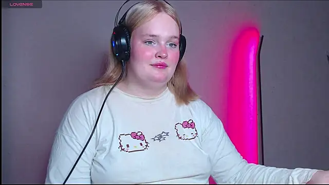 Snapshot of rozzhaos8 chatting on October 31, 2025, 5:20 pm rozzhaos8 online show from October 31, 2025, 5:20 pm