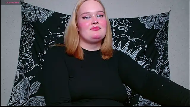 Snapshot of rozzhaos8 chatting on February 13, 2026, 7:47 pm rozzhaos8 online show from February 13, 2026, 7:47 pm