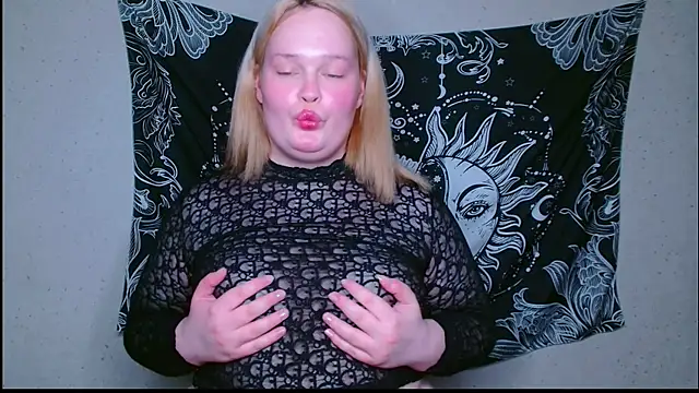 Snapshot of rozzhaos8 chatting on February 19, 2026, 11:12 pm rozzhaos8 online show from February 19, 2026, 11:12 pm