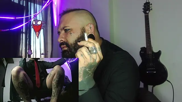 darkclothes online show from January 1, 2025, 1:37 pm