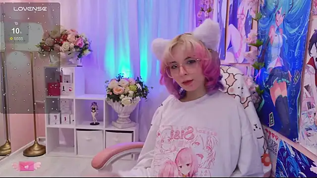 Coconut Mia online show from October 3, 2025, 2:18 pm