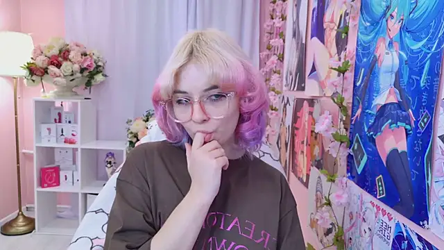 Coconut Mia online show from October 9, 2025, 3:12 pm