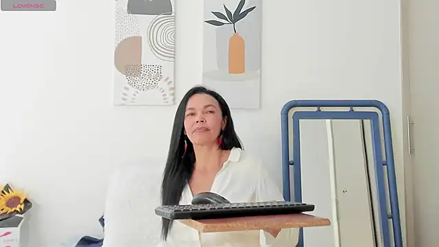 Evawalker  online show from March 4, 2026, 3:09 pm