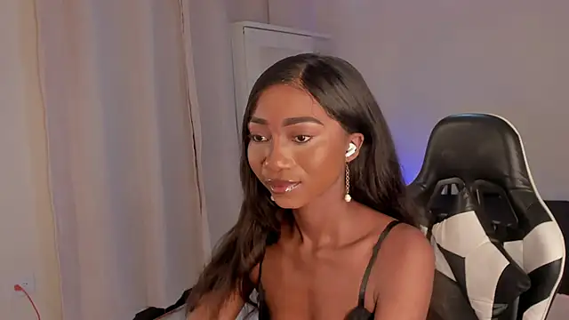 SavannahWildee online show from December 19, 2024, 10:56 am