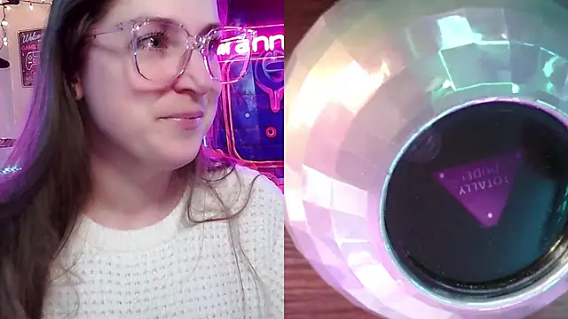 mirannacult online show from January 18, 2025, 6:43 pm