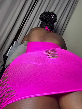 Snapshot of Hugemassivebootie chatting on July 19, 2026, 5:53 pm Hugemassivebootie online show from July 19, 2026, 5:53 pm