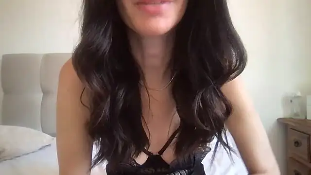 paolajonez online show from February 16, 2026, 1:32 pm