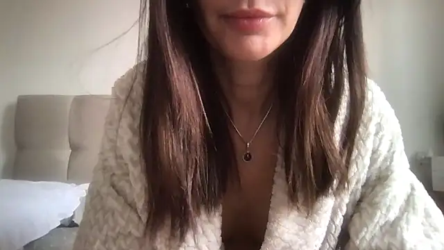 paolajonez online show from September 13, 2025, 12:05 pm