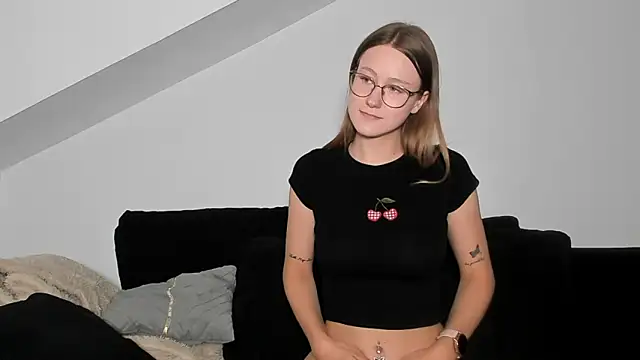 laurasommer online show from May 19, 2026, 2:13 pm