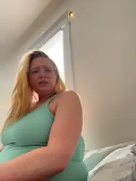 Lalalynn online show from April 20, 2026, 10:22 pm