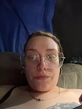 Snapshot of Lalalynn chatting on June 20, 2026, 4:28 am Lalalynn online show from June 20, 2026, 4:28 am