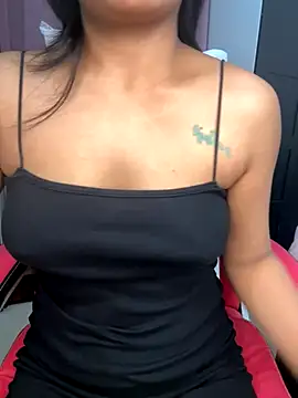 LeisyXO online show from November 11, 2025, 8:03 pm