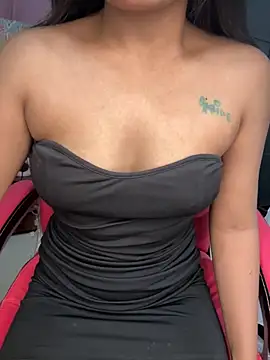 LeisyXO online show from October 30, 2025, 7:55 pm