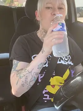 poussichienne online show from October 8, 2025, 10:17 am