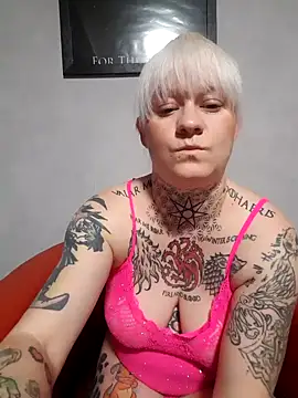 poussichienne online show from October 10, 2025, 4:08 pm