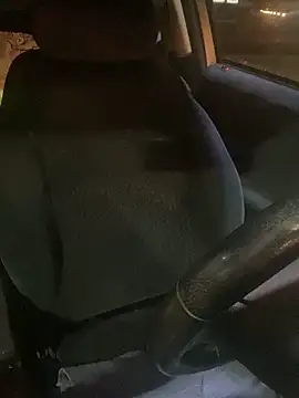 poussichienne online show from February 16, 2026, 4:44 am